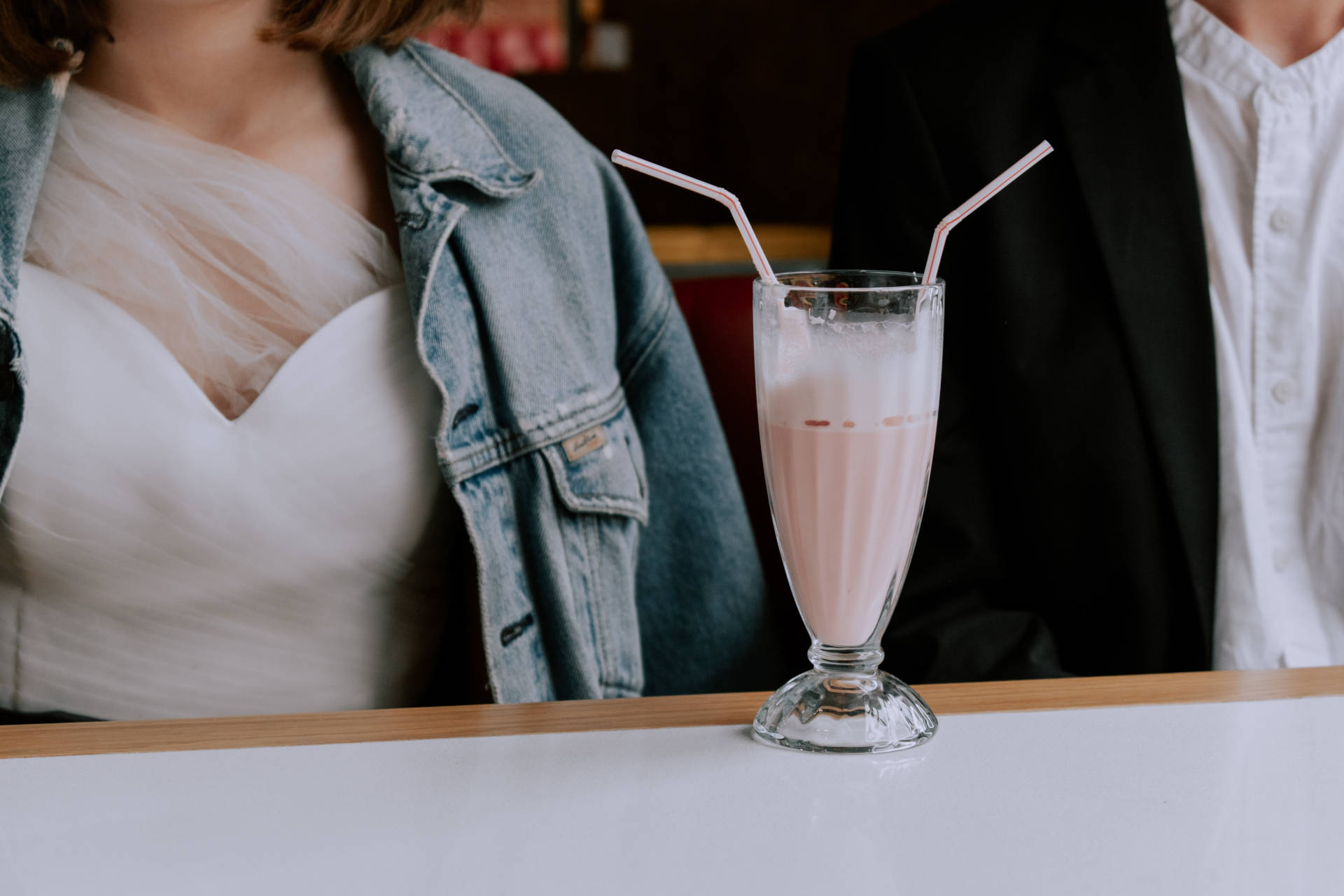 Man and a woman sitting with a Candy Apple Hardshake