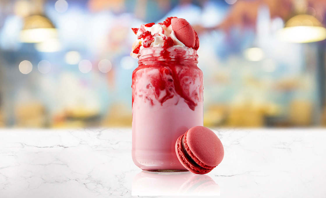 Caramel Macaroon Frappe with Macaroon